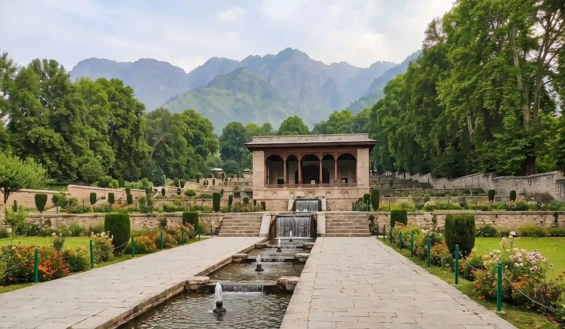 Srinagar Mughal Gardens Heritage Walk: Nishat Bagh, Shalimar Bagh and Chashme Shahi